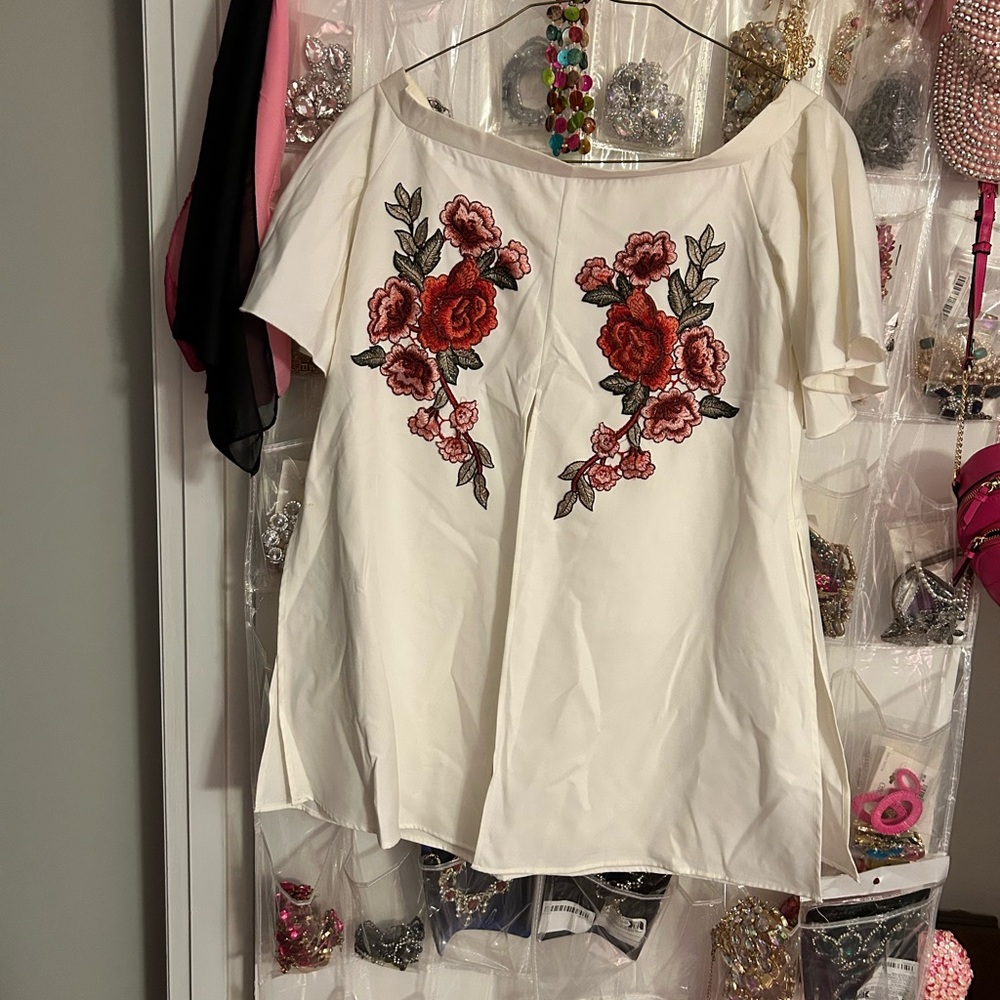 Elegant Floral Embroidered Blouse - White and Red